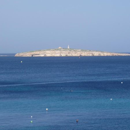 The Sea Just Across The Road - Flat 3 Daire St. Paul's Bay Dış mekan fotoğraf