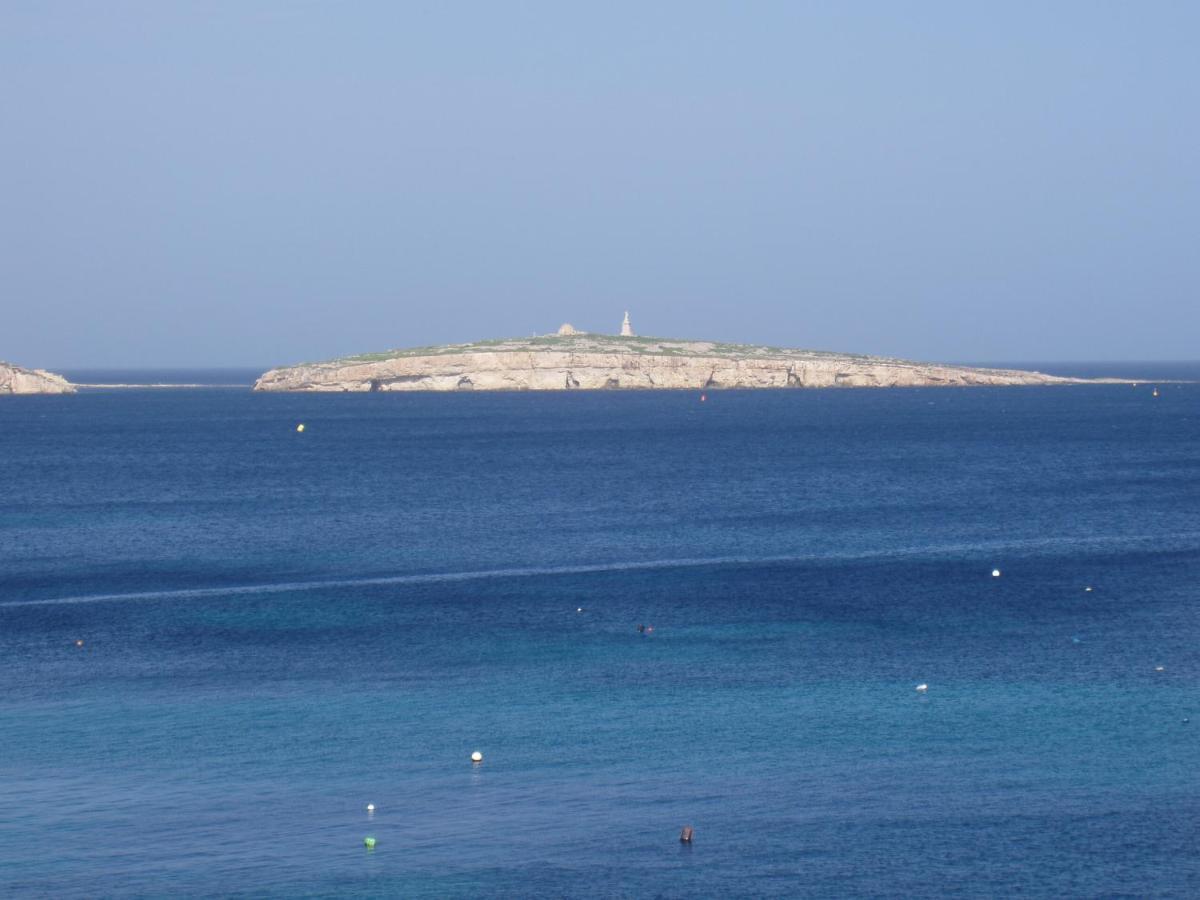 The Sea Just Across The Road - Flat 3 Daire St. Paul's Bay Dış mekan fotoğraf
